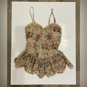 Corset /baby doll fit. Zips in the back and adjustable straps.